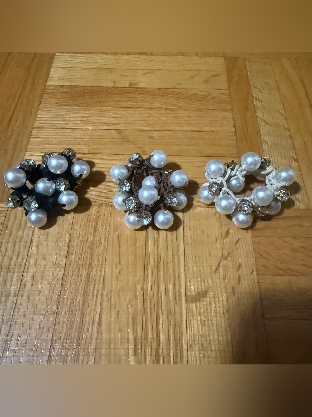 Faux pearl and clear rhinestones ponytail